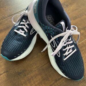 Brooks women’s running shoe 11.5 N